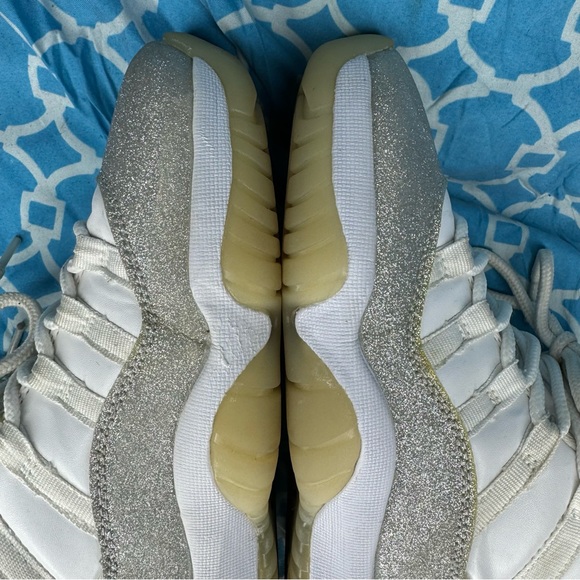 Nike Women’s size 7 Air Jordan 11 retro Vast grey glitter sparkle wmns sneakers - Picture 11 of 11